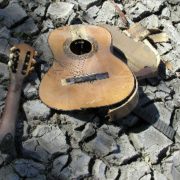 Broken_Guitar